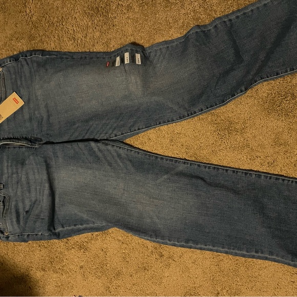 Levis - Picture 2 of 2